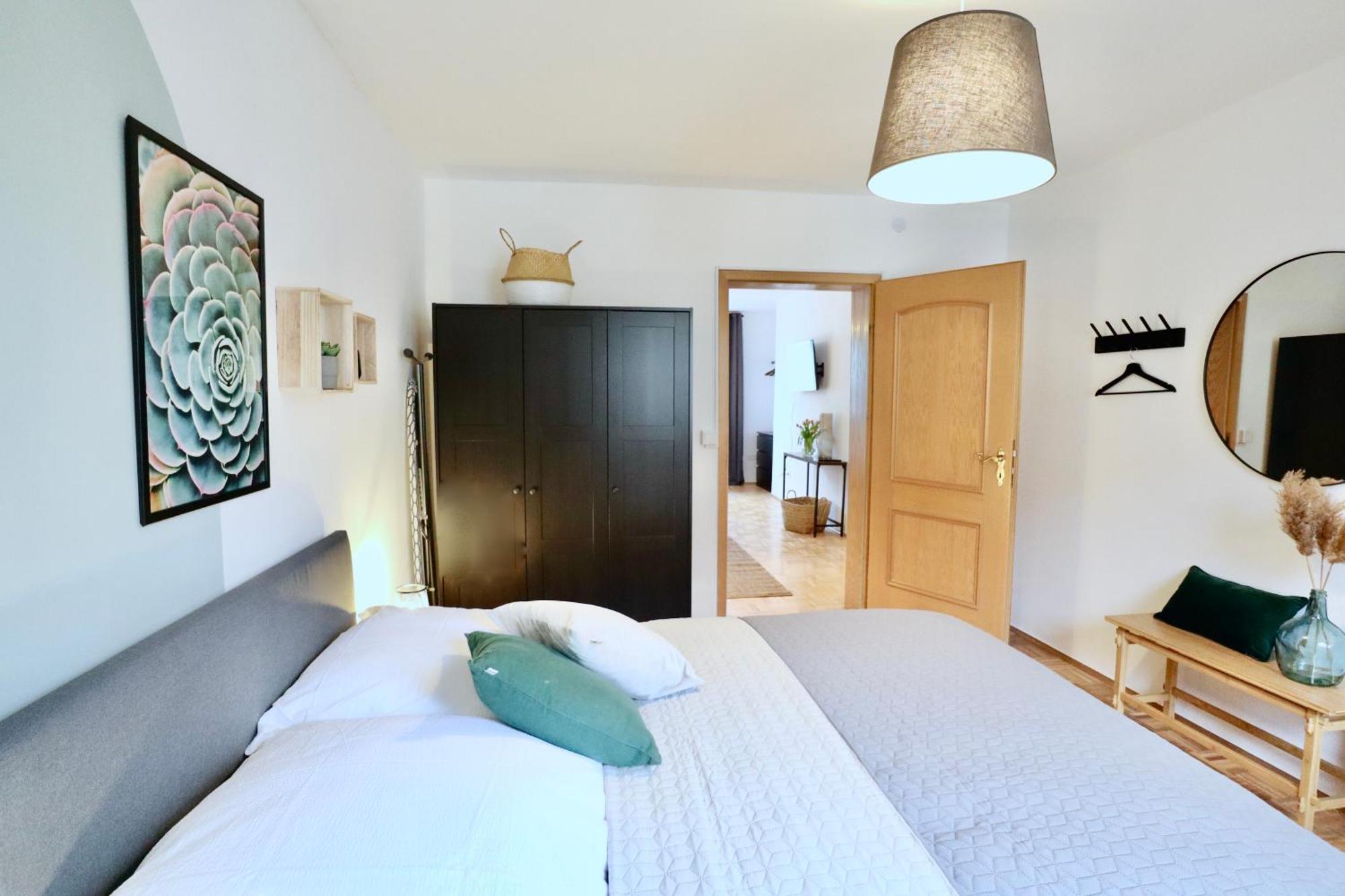 Sapphire Apartment: Free Parking + Netflix + Bathtub Essen Eksteriør billede