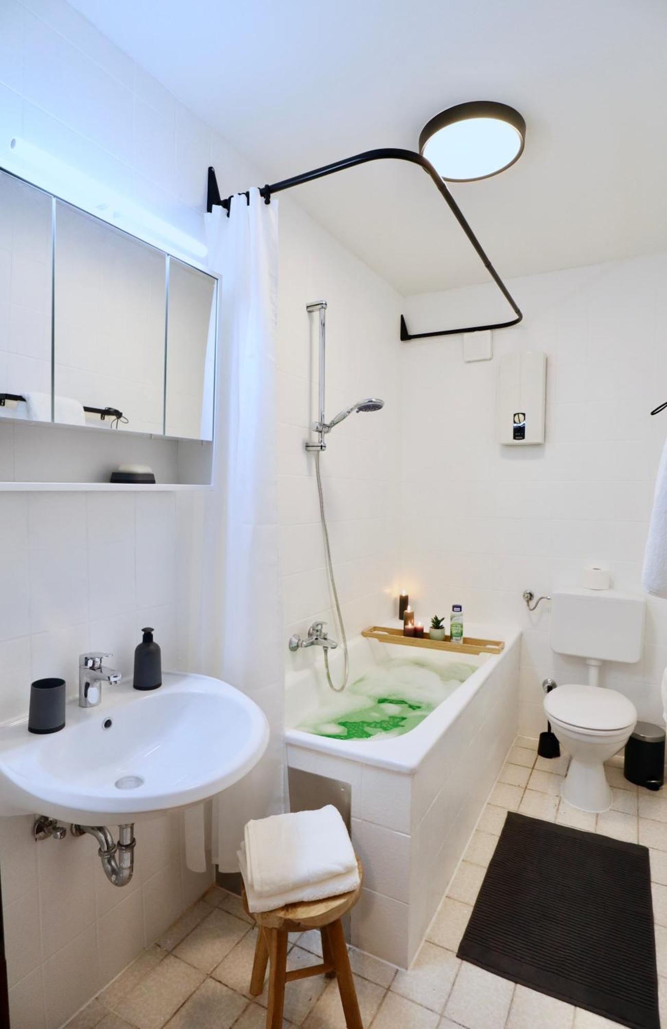 Sapphire Apartment: Free Parking + Netflix + Bathtub Essen Eksteriør billede